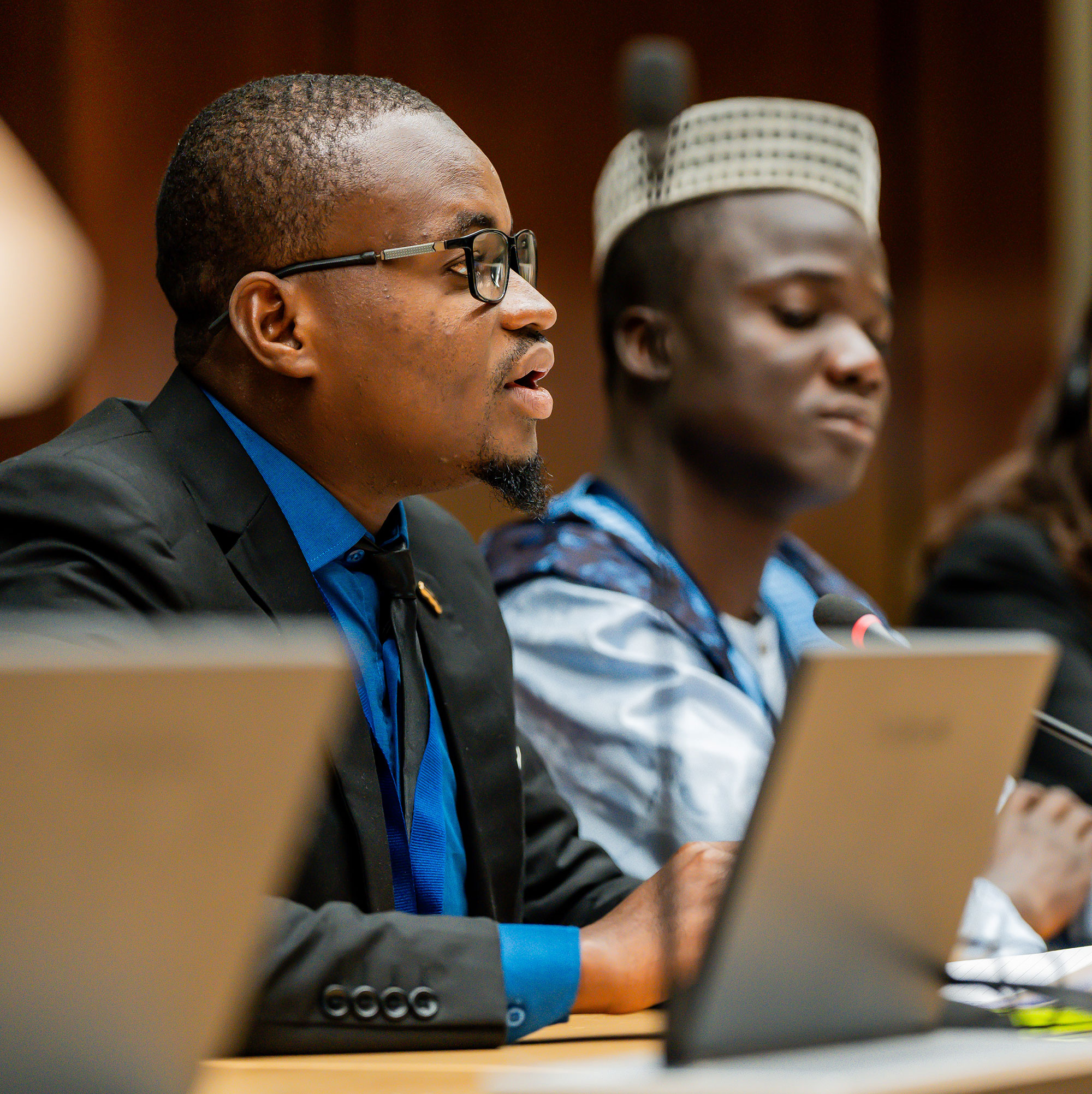 Un journaliste de Studio Kalangou, le média de la Fondation Hirondelle au Niger, au Forum UE-ONG sur les droits humains. © Daphne Matthys